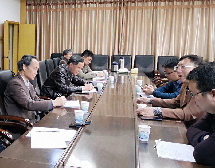 42dc25f4593146a880ebf63040e78b5f.jpg 施校长_副本.jpg