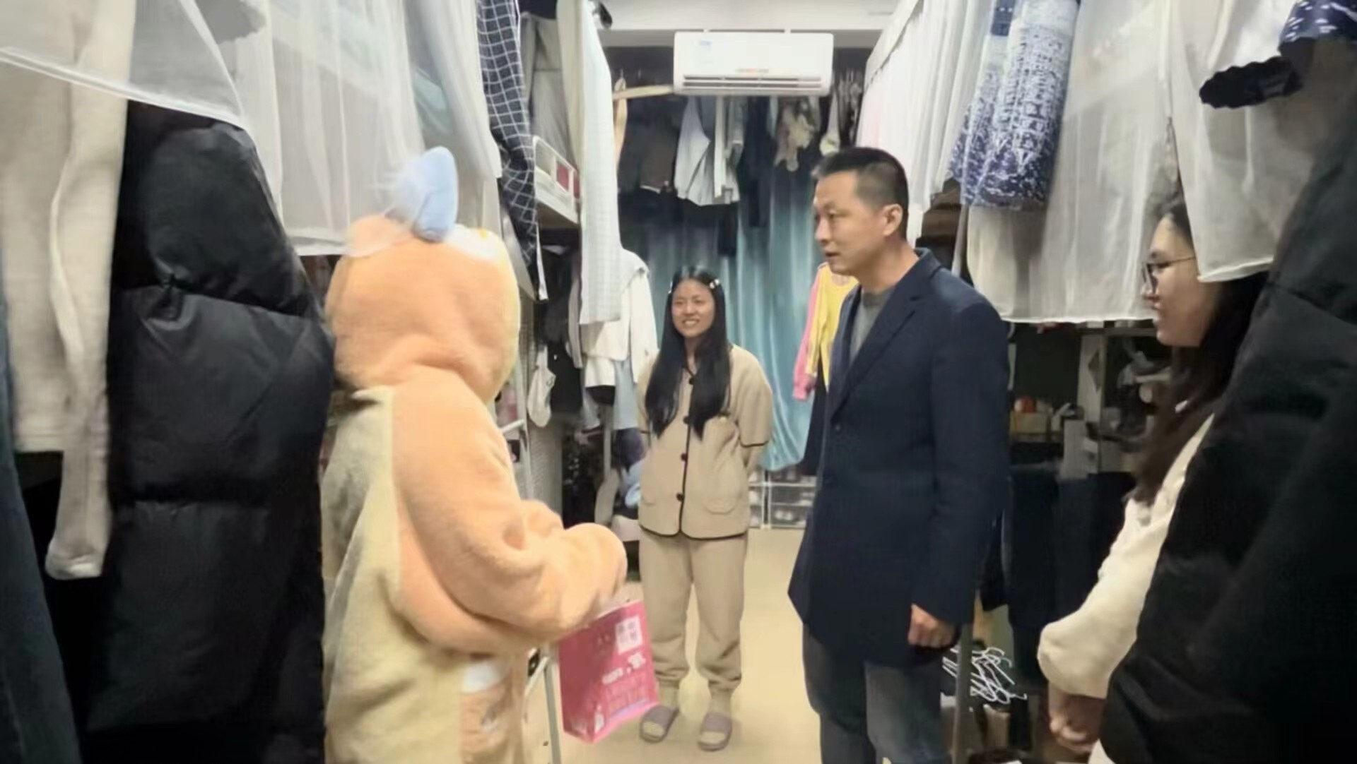 c23e2f5f91c84404a3805b5cfd13c6c1.jpg 111.jpg