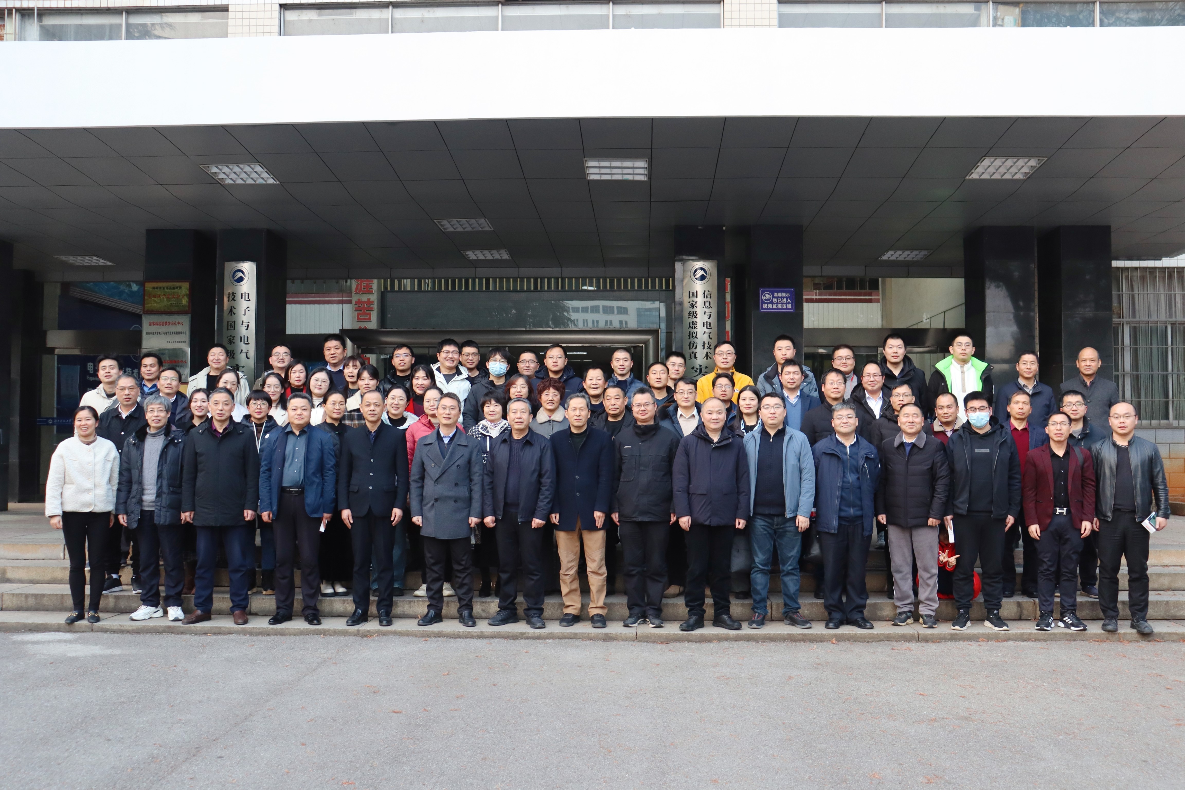 f94f8cd4f53f4d0d9a98a0defdbd0bcd.jpg 999.jpg