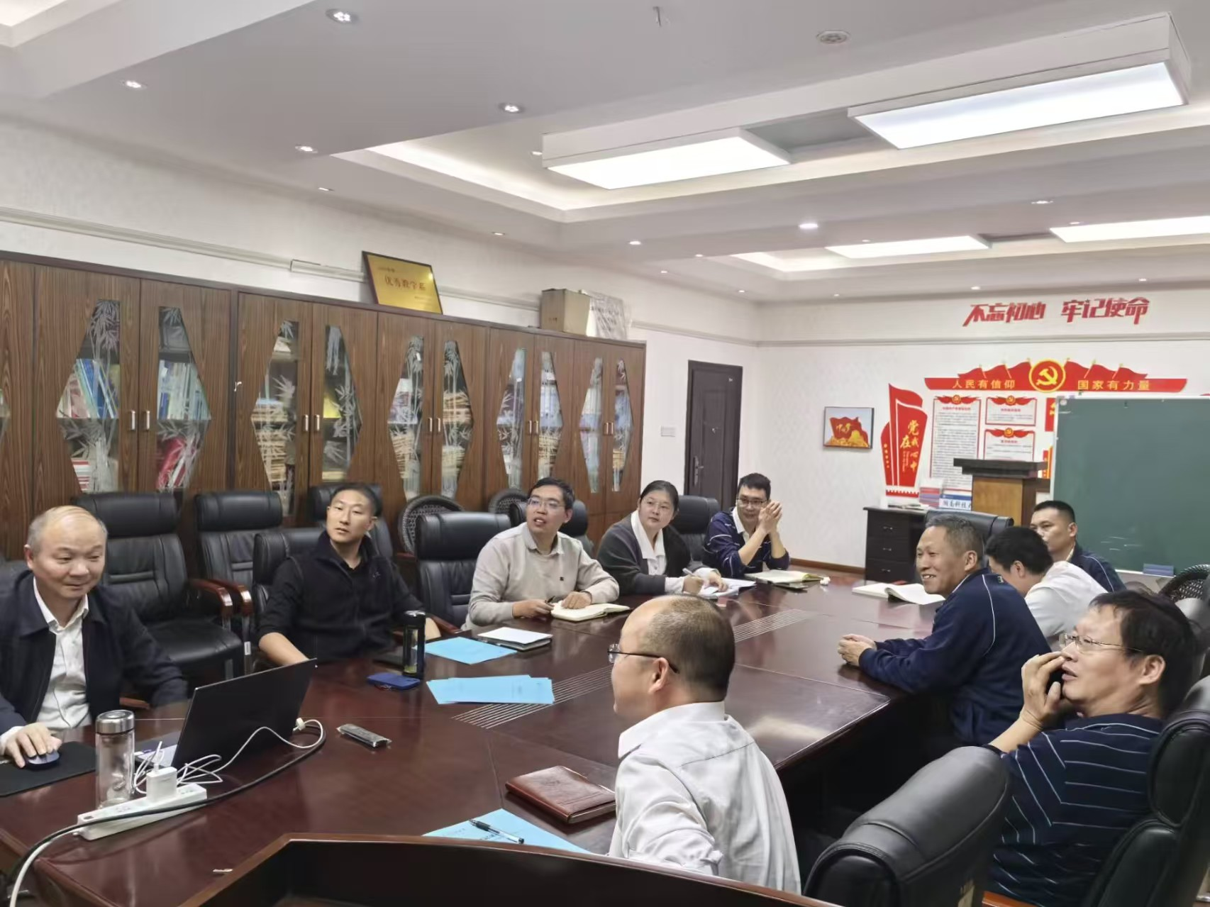 d95c12b763564814a980eb73b77f5466.png d95c12b763564814a980eb73b77f5466.png